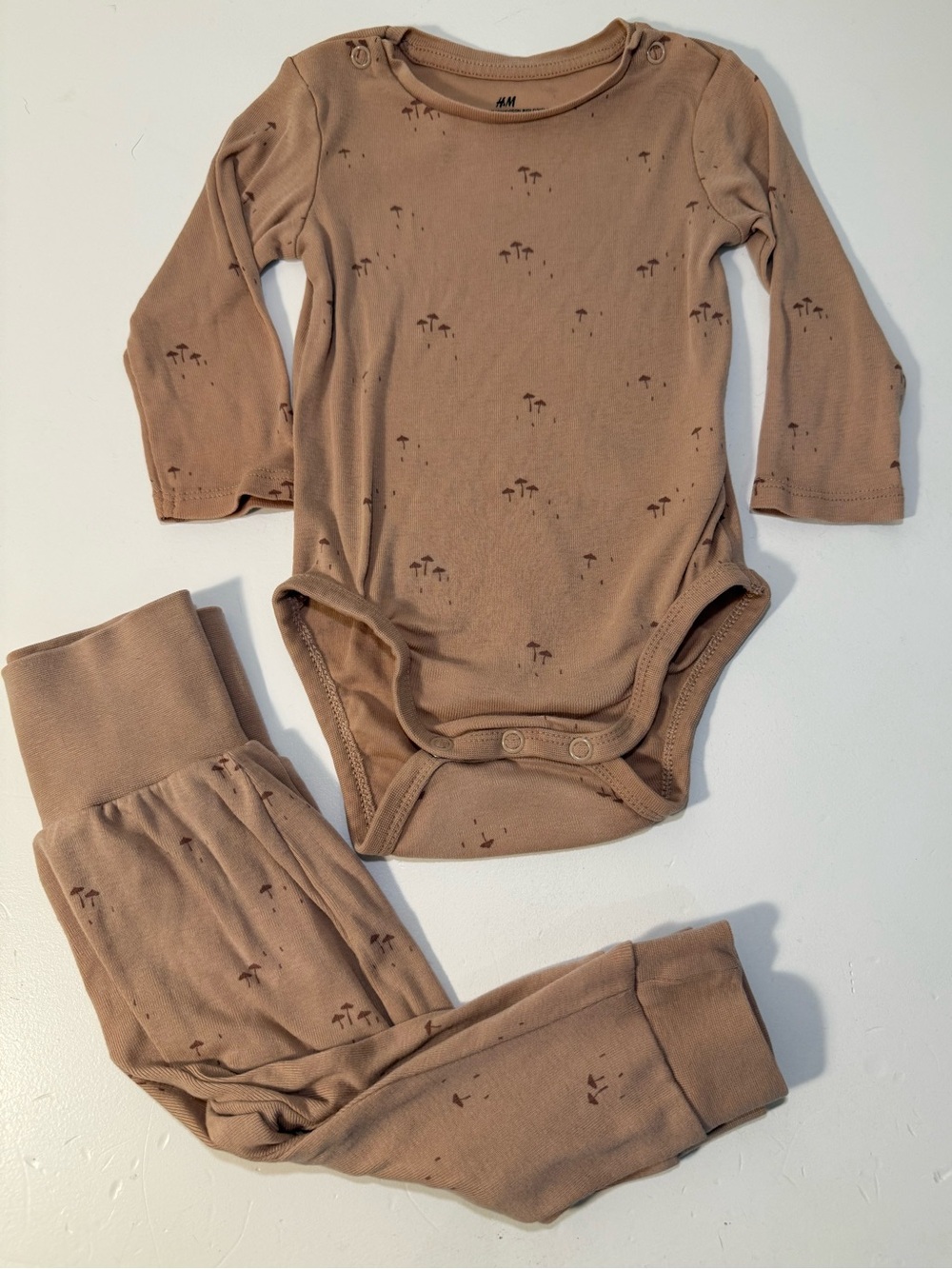 H&M 6 month Mushroom Matching Set Gender Neutral Set 100% cotton